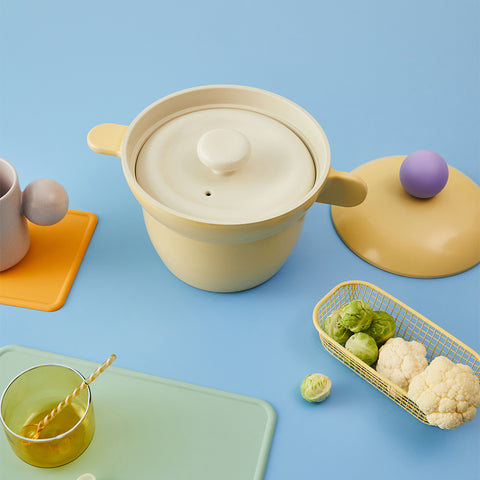 Minimalist white ceramic steam lid with ergonomic design, paired with a pastel yellow rice pot for versatile cooking."

Keywords: steam lid, ceramic lid, ergonomic kitchen tool, yellow cookware accessory, modern kitchenware